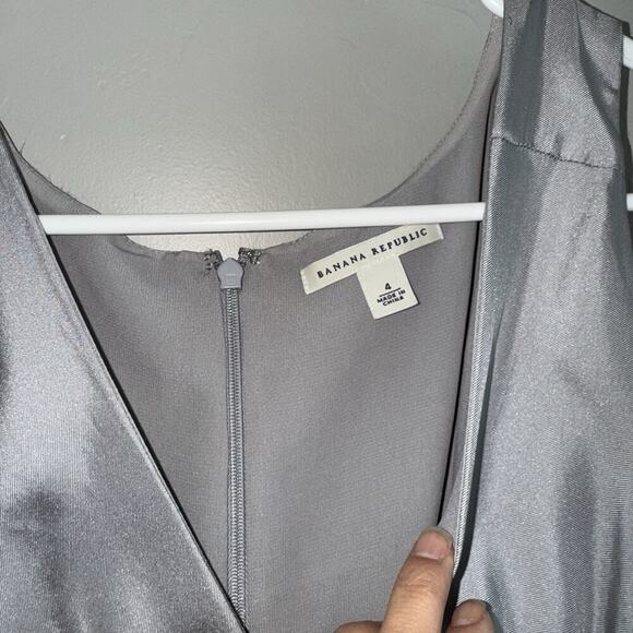 Banana Republic 100% Silk V-Neck Drape Dress Woman’s Size 4 Gray Sleeveless - Picture 2 of 10